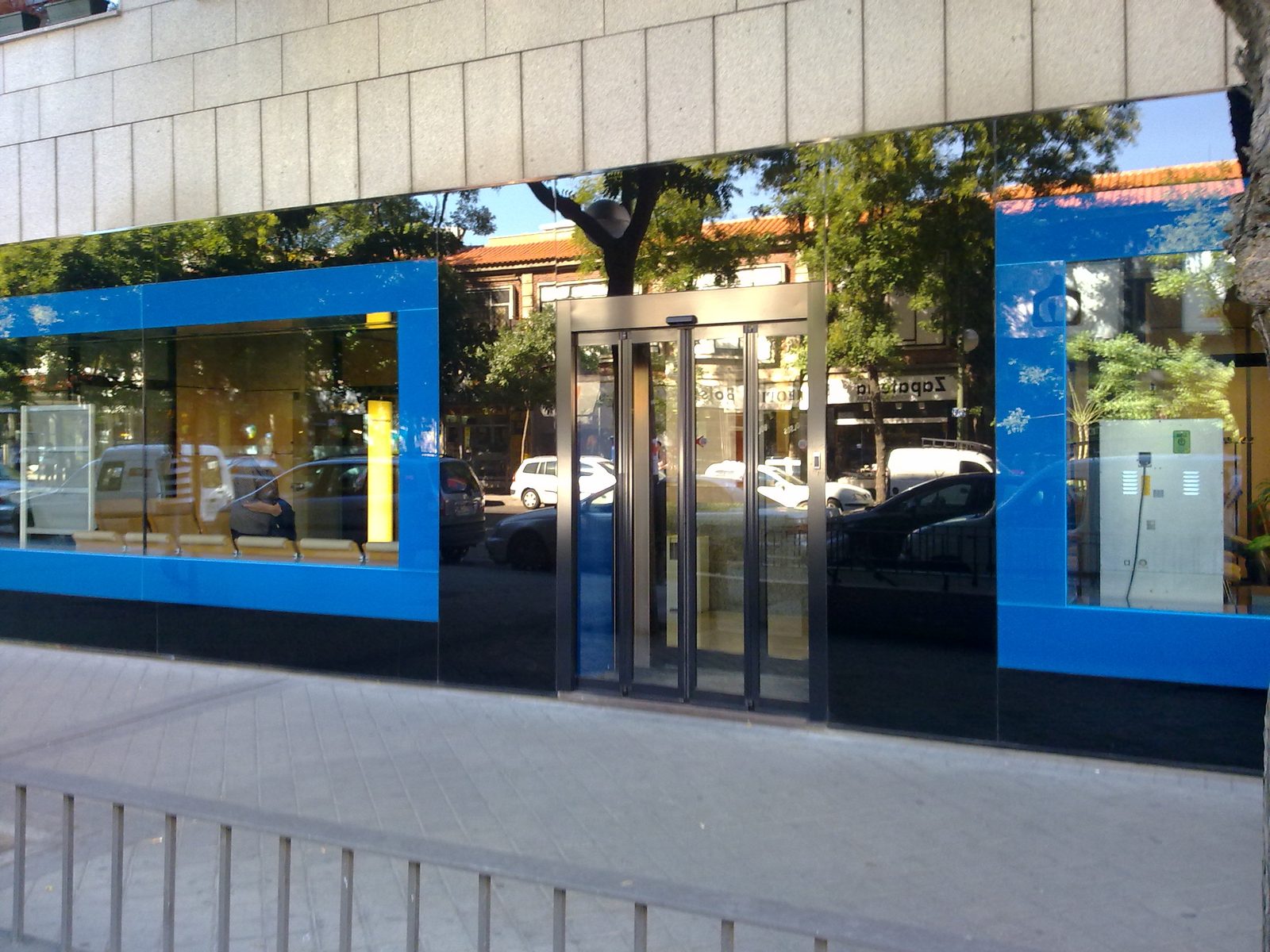 דלתות קורסות אוטומטיות